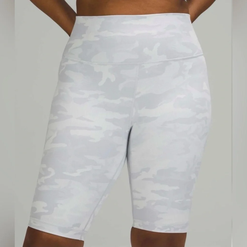 Lululemon Wunder Under HR 10” Gray Camo Bike Short